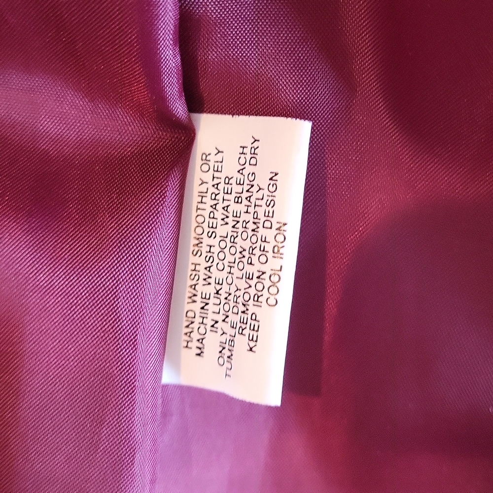 Colosseum Women's Maroon Puffer Vest. Very Goodq Condition. Size XL. - Picture 7 of 7